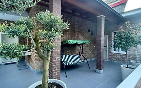 E&A Apartments Guesthouse